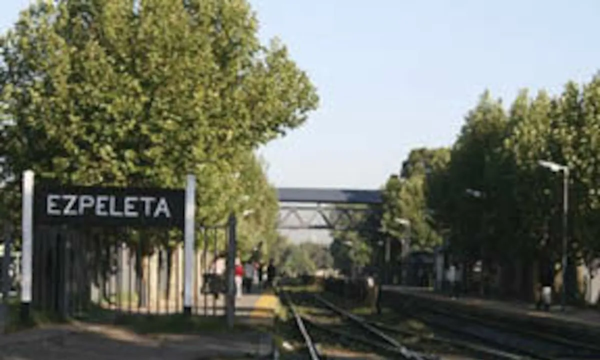 Una adolescente dio a luz con instrucciones de ChatGPT y luego su novio abandonó a la bebé en una estación de tren