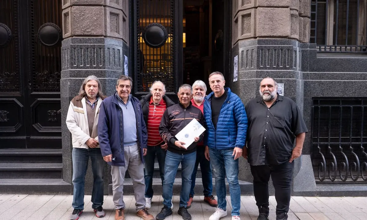 La CGT protestó por el endeudamiento familiar y le exigió tres medidas a Caputo