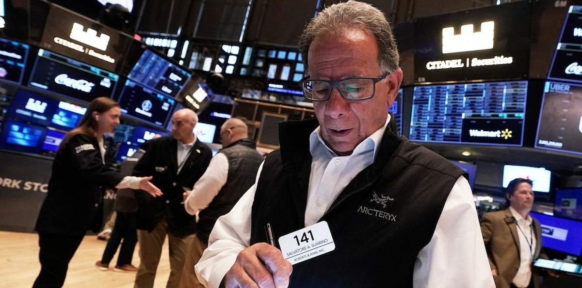 Saudi Aramco busca desviar el envío de crudo del estrecho de Ormuz: fuentes