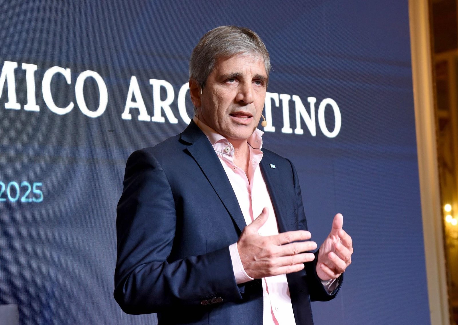 Luis Caputo dijo que los US$ 808 millones que mandó Estados Unidos son una "operación técnica habitual" y negó que Argentina vaya a salir a los mercados