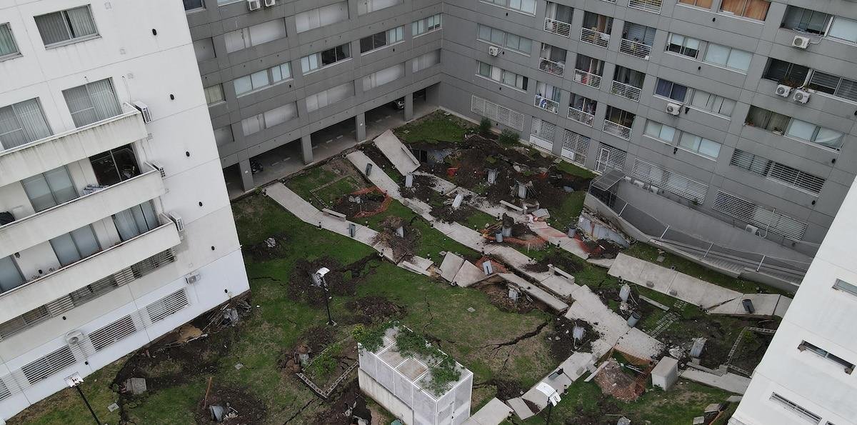 Parque Patricios: se derrumbó el techo del estacionamiento de un complejo de viviendas