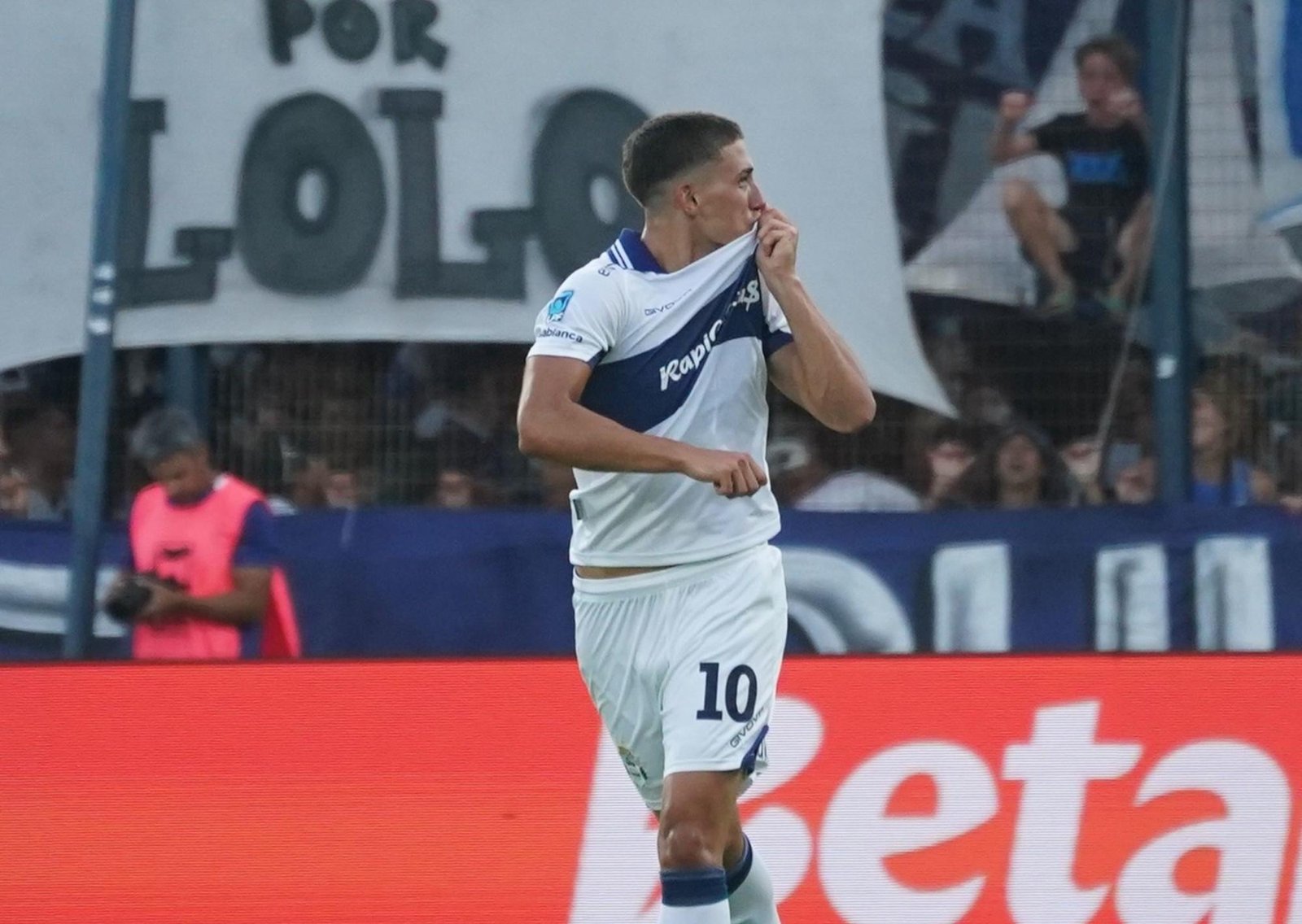 La zurda mágica de Nicolás Barros Schelotto: tras el gol olímpico a Racing ahora festejó ante Aldosivi con un tiro libre casi imposible