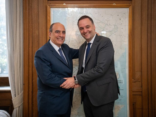 Manuel Adorni recibiГі a Guillermo Francos para hacer la transiciГіn en la Jefatura de Gabinete