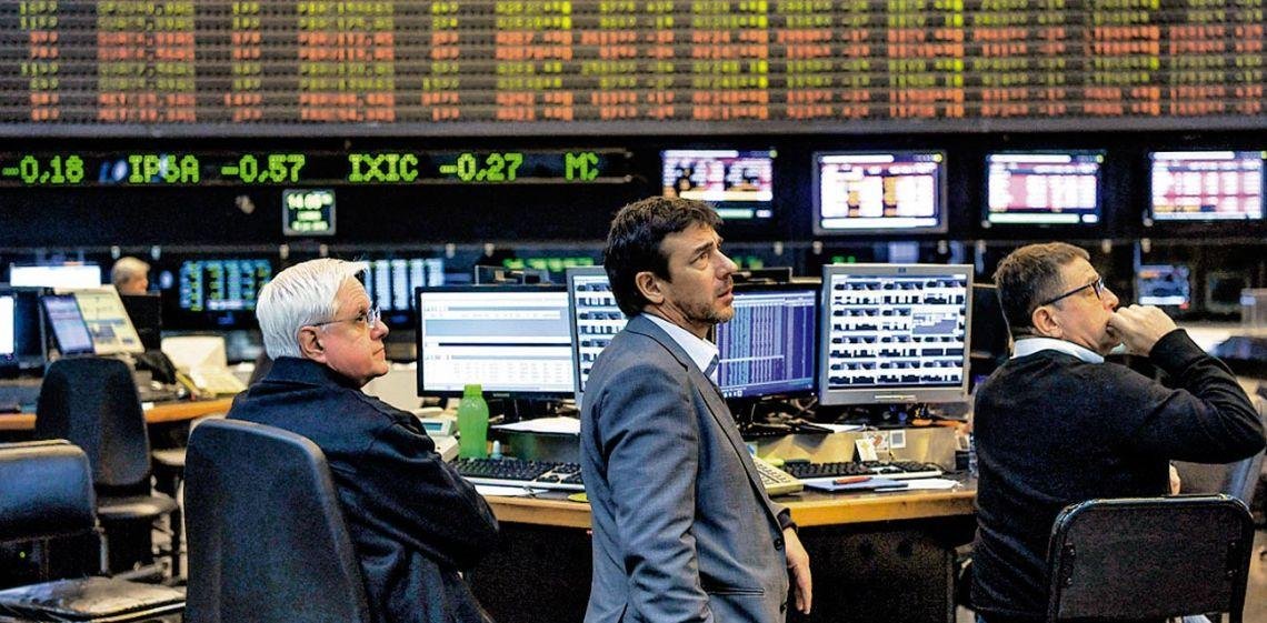 ADRs argentinos cayeron hasta 5% en Wall Street y el riesgo país se mantuvo arriba de los 500 puntos