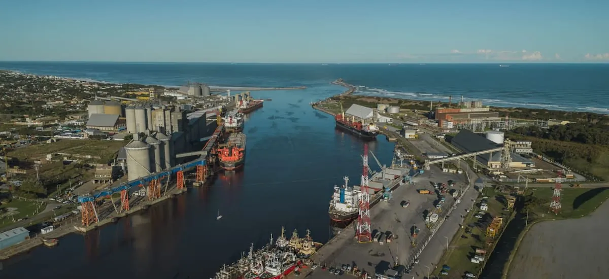 Operan en simultáneo los seis muelles de Puerto Quequén