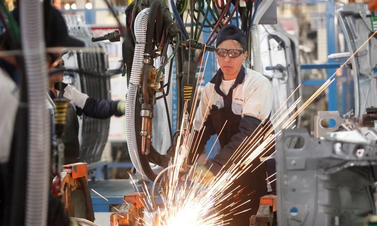 Amplían a toda la industria un régimen que permite importar insumos sin pagar aranceles