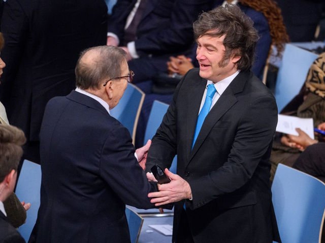 Milei asistiГі a la entrega del Nobel de la Paz en Noruega, pero adelantГі su regreso sin la foto con MarГ­a Corina Machado