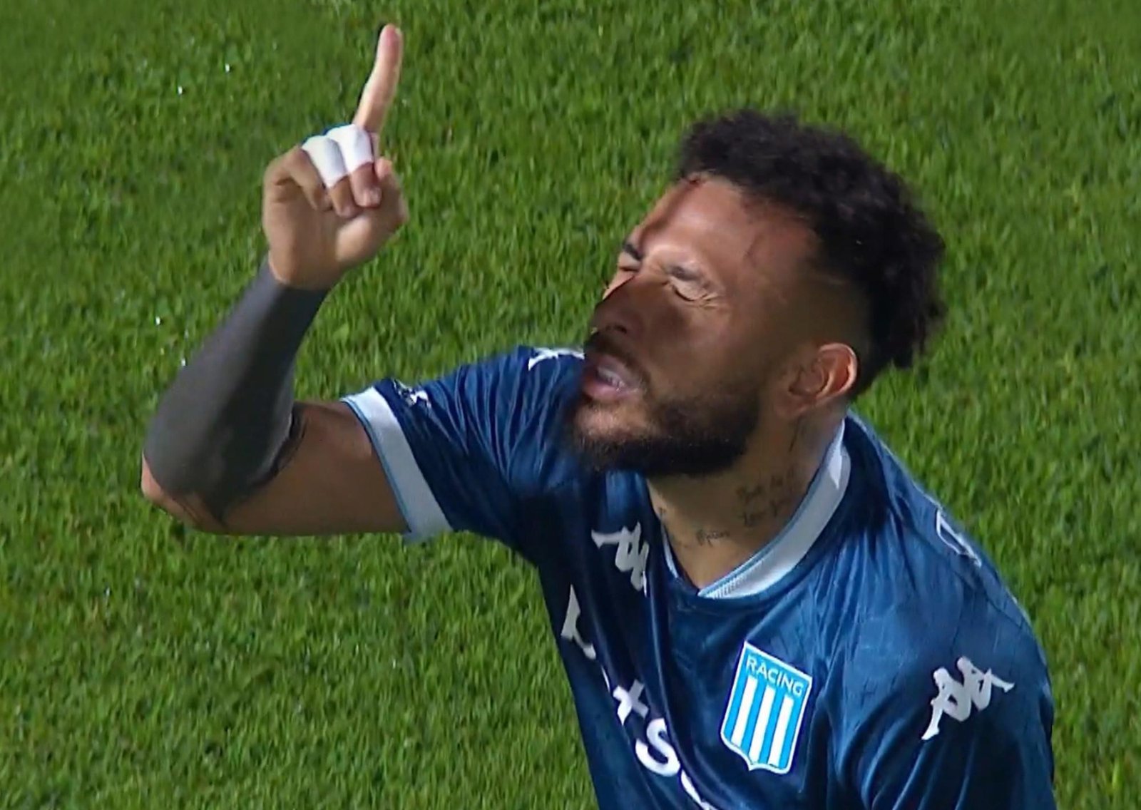 La promesa de Duván Vergara que emocionó a Gustavo Costas tras la muerte de su suegro: la historia detrás del doblete del colombiano