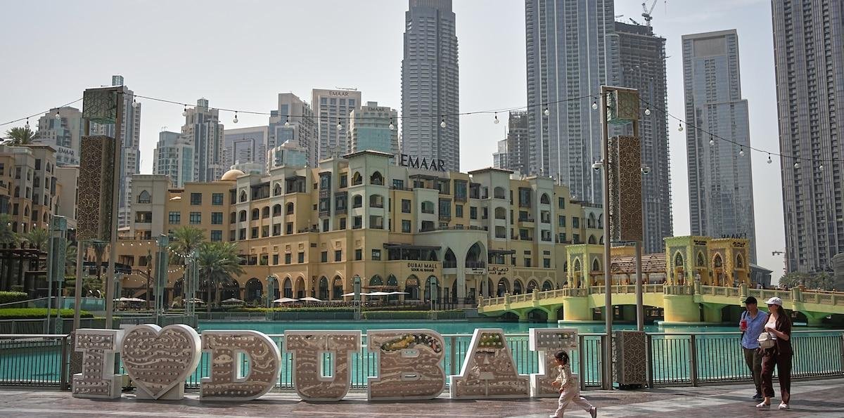 Pasajeros adinerados sí pueden salir de Oriente Medio, pagando enormes sumas por vuelos chárter