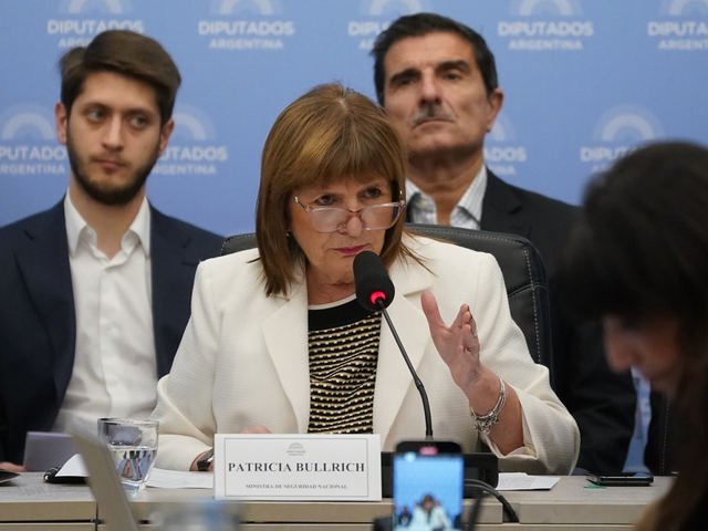 Paro nacional de ATE: вЂњRespeten el protocolo, sobre la vereda y sin violenciaвЂќ, advirtiГі Patricia Bullrich en la previa de la marcha