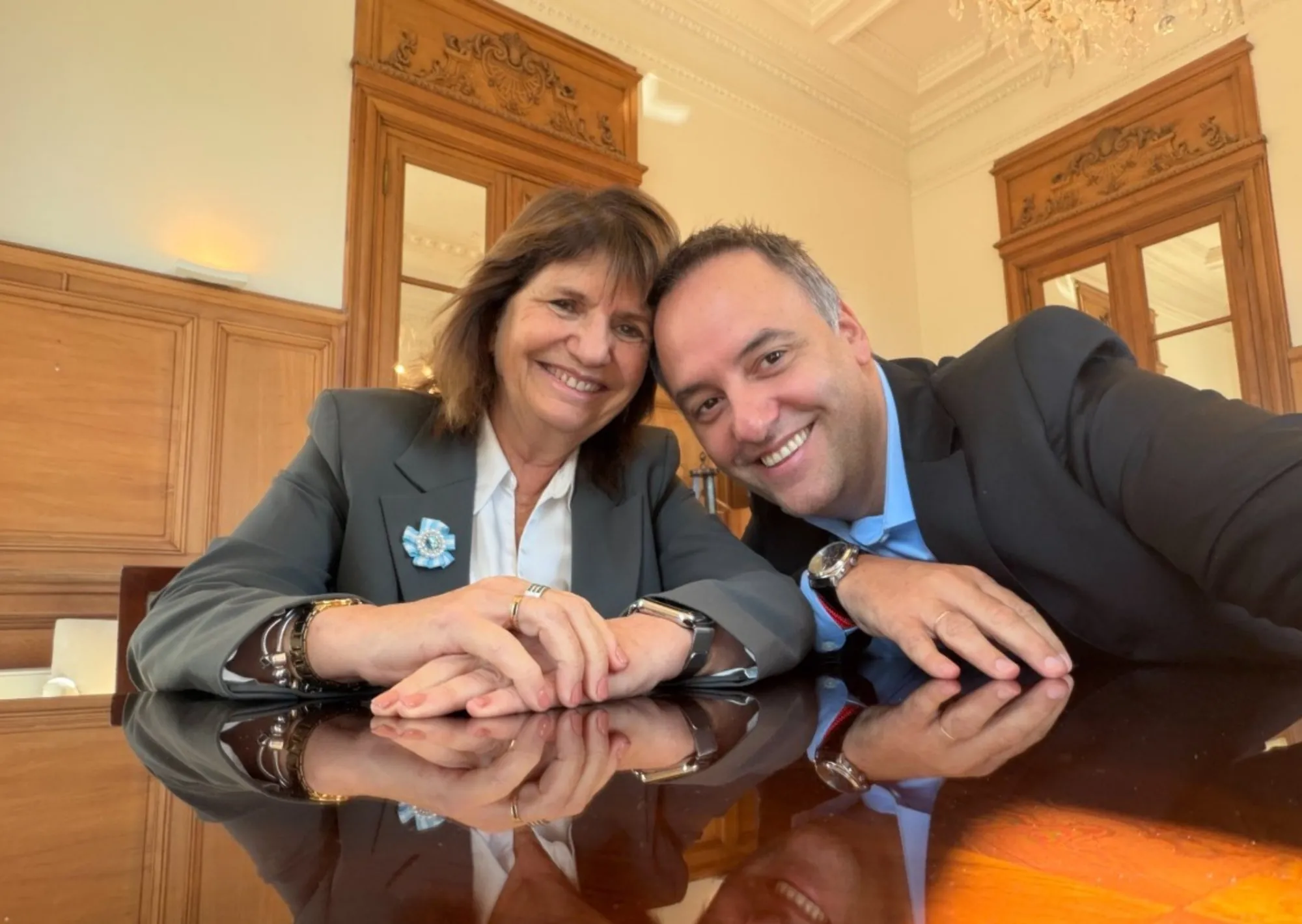 El vuelo de Adorni a Punta del Este: declara como testigo en la Justicia el broker que vendió el pasaje