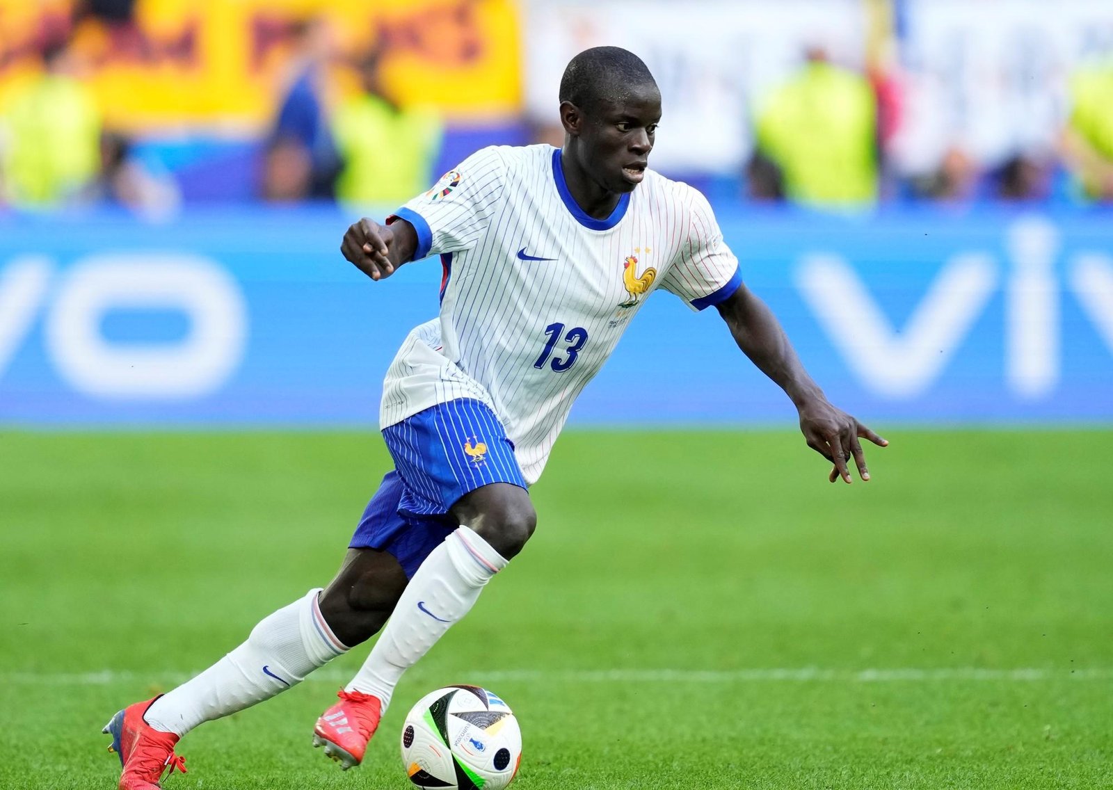 Una demora administrativa y acusaciones cruzadas: por qué el pase de Kanté desde Arabia Saudita a Fenerbahce estuvo a punto de caer