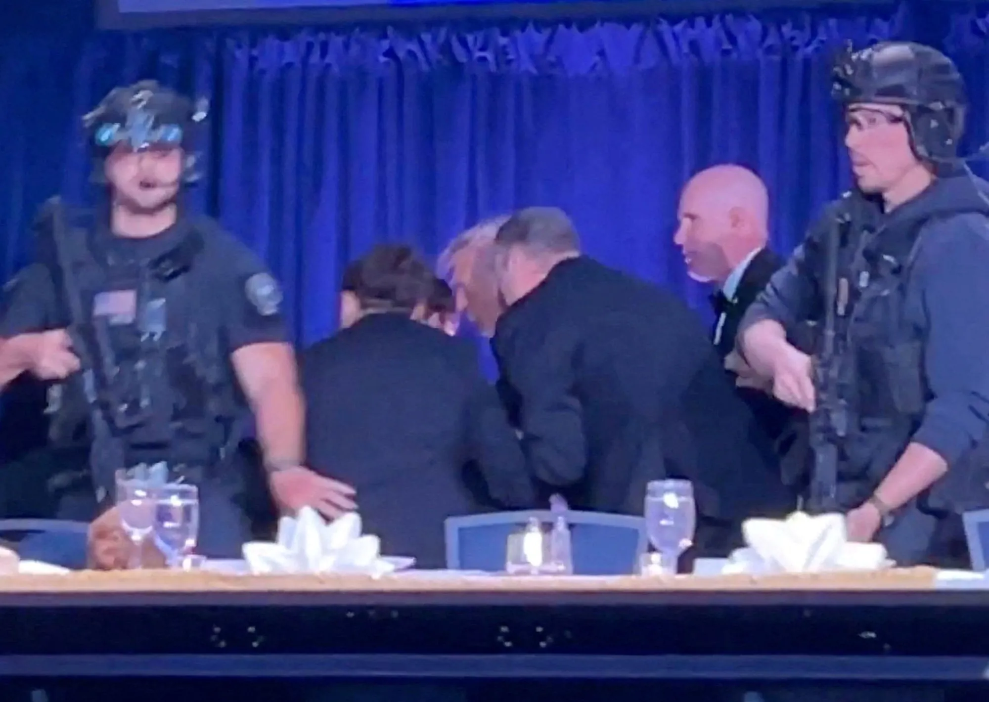 El video del momento exacto de la evacuación de Trump por el ataque en el hotel Hilton de Washington