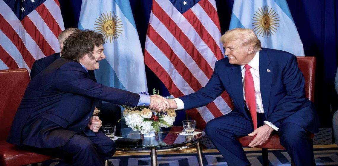 El Gobierno "celebró" la muerte de Jamenei y Quirno recordó a las víctimas de la AMIA