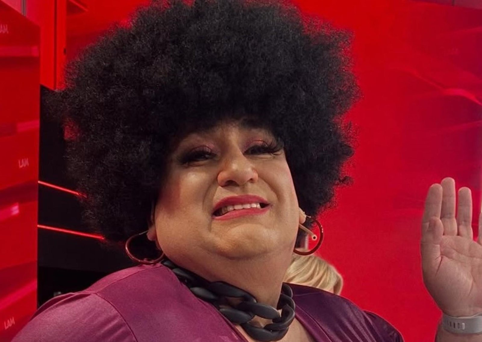 "Me acaban de pegar": La Barby sufrió un violento ataque homofóbico a la salida de la radio