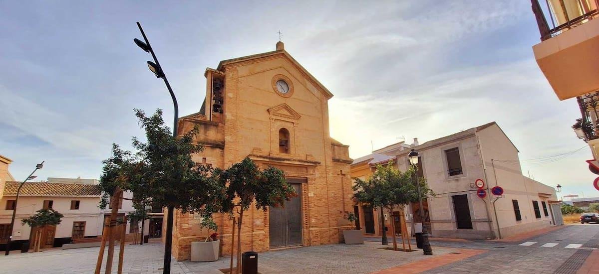 La aldea más diminuta del país: dispone de apenas seis calles y atrae a los turistas por sus fachadas de viviendas tradicionales