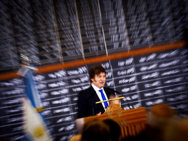 El Club PolГ­tico Argentino, contra el DNU que ampliГі las facultades de la SIDE