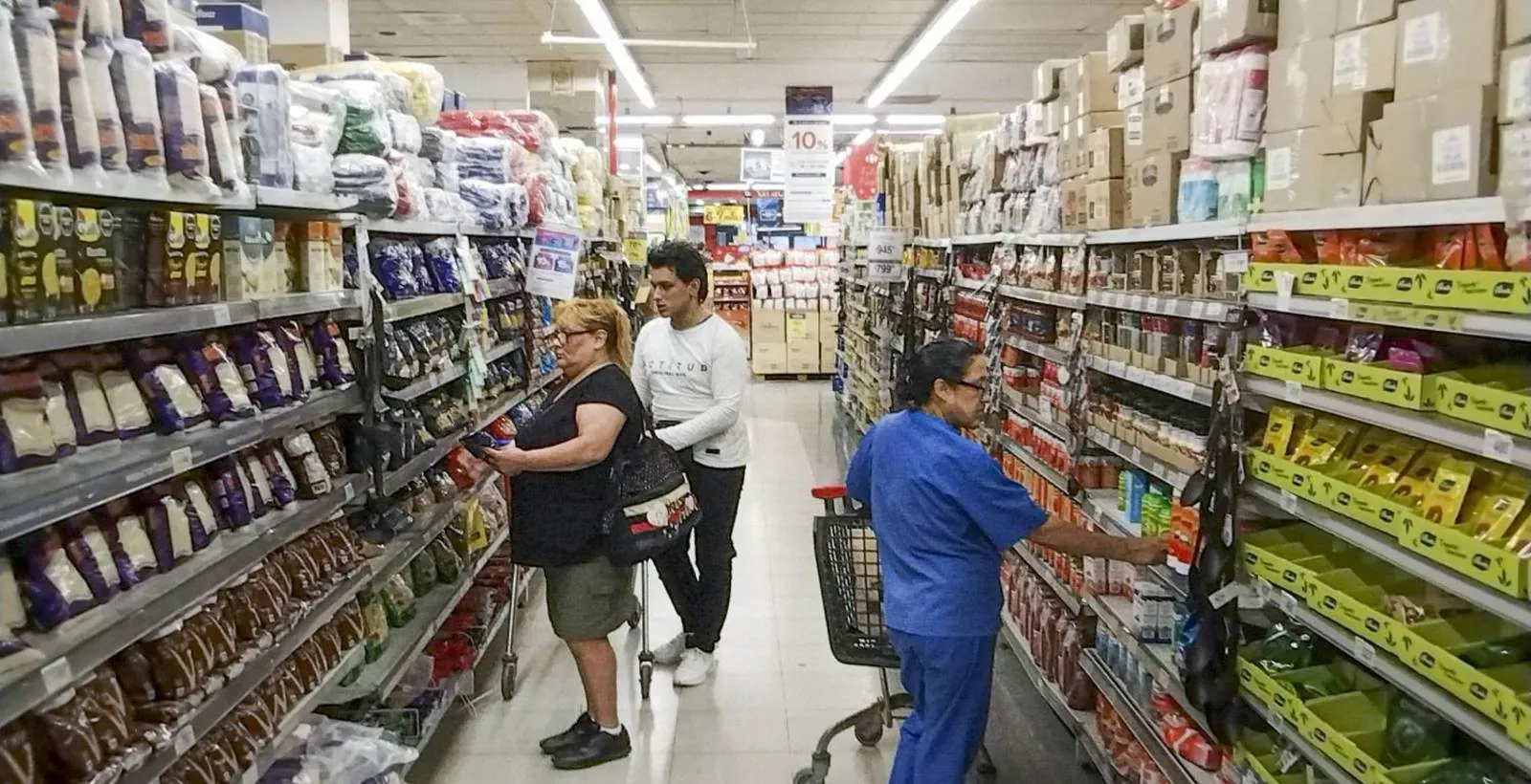 En medio de la noticia del feriado por la visita del Papa, se confirmó un dato demoledor para el Gobierno: qué pasó con el último dato del consumo