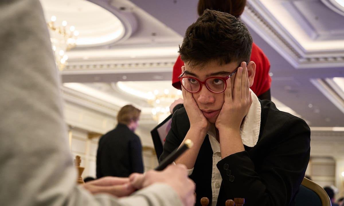 Faustino Oro tuvo un esperanzador comienzo en el abierto de Moscú en pos del récord mundial