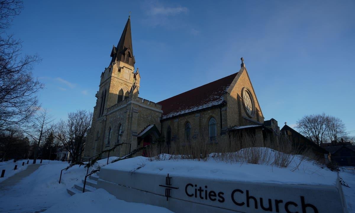 Departamento de Justicia de EE. UU. acusa a 30 personas más por protesta en iglesia de Minnesota