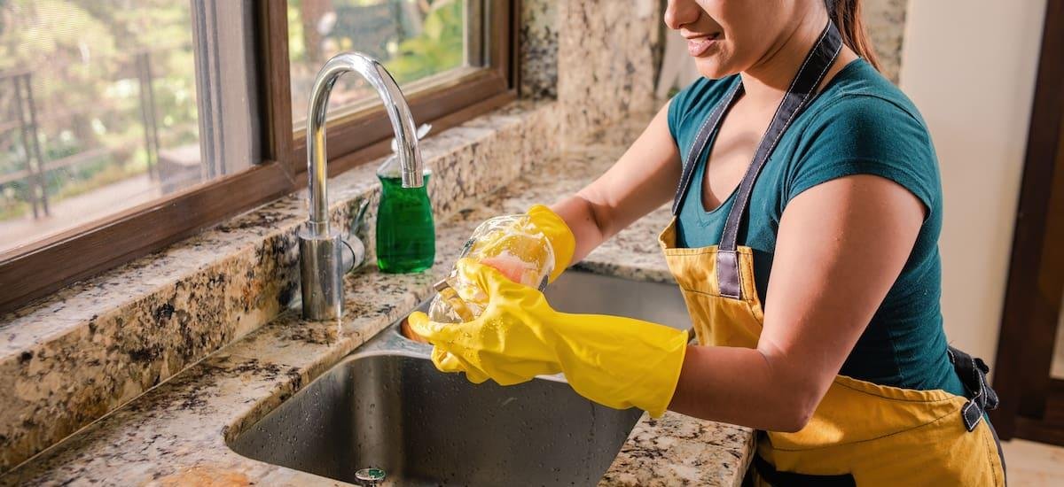 Celebran las empleadas domésticas: Gobierno obliga a los empleadores al pago de dotación cada cuatro meses