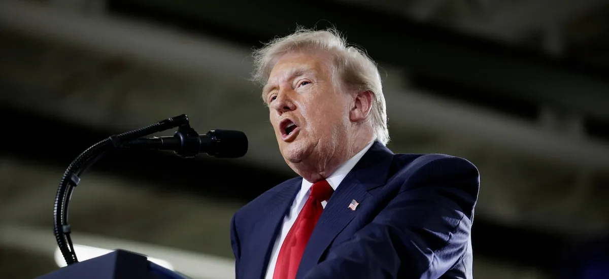 Trump dijo que Estados Unidos tiene suficiente munición para seguir la guerra con Irán, pero admitió que quiere disponer de más armamento