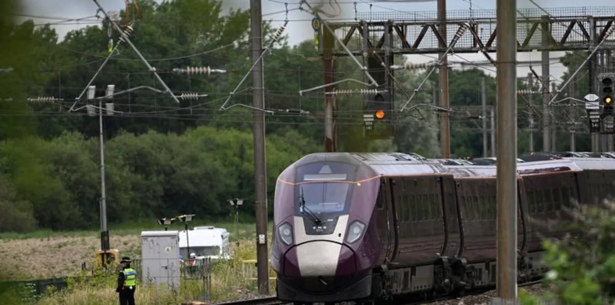 Nueve personas siguen en estado crítico tras fatal accidente ferroviario ocurrido en Reino Unido