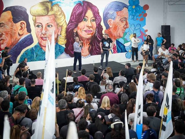 MГЎximo Kirchner saliГі en defensa de Cristina y profundizГі la interna del PJ: вЂњВїCГіmo puede ser que responsabilicen a la mujer que no puede salir de su casa?вЂњ