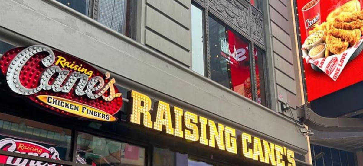 Alsea prevé abrir su primera unidad de Raising Cane’s en la segunda mitad del año