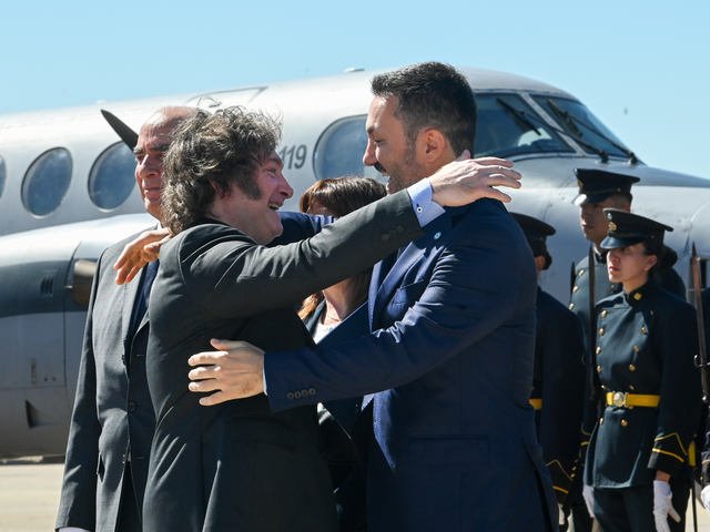 Javier Milei y sus medidas, EN VIVO: el Presidente encabezarГЎ la recepciГіn oficial de los aviones F-16 en CГіrdoba