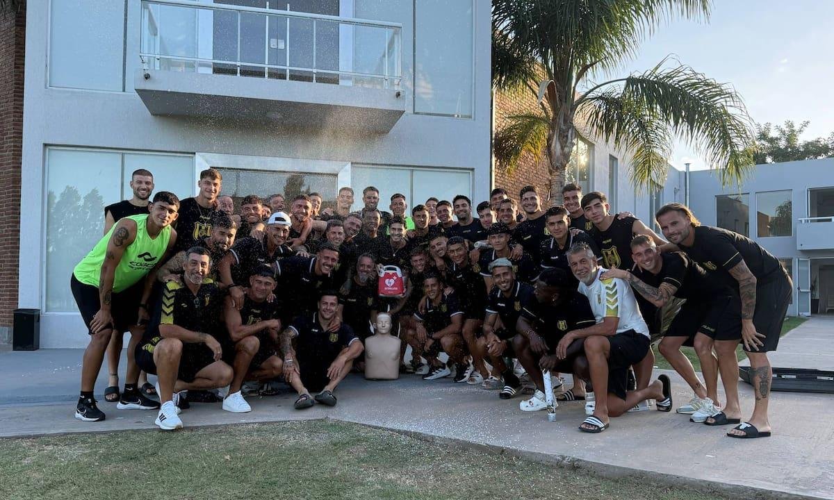 El emotivo reencuentro del plantel de Deportivo Madryn con el arquero que sufrió un paro cardíaco